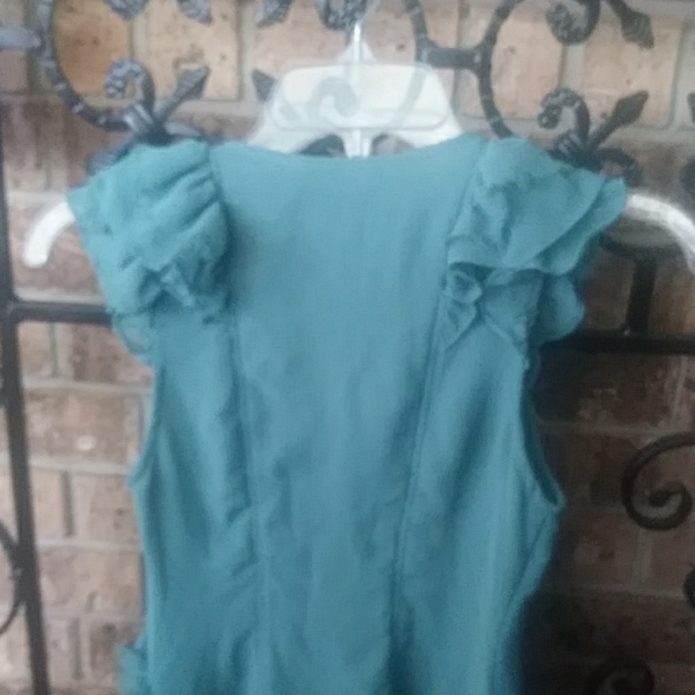 V-neck Ruffled Top - Picture 6 of 6